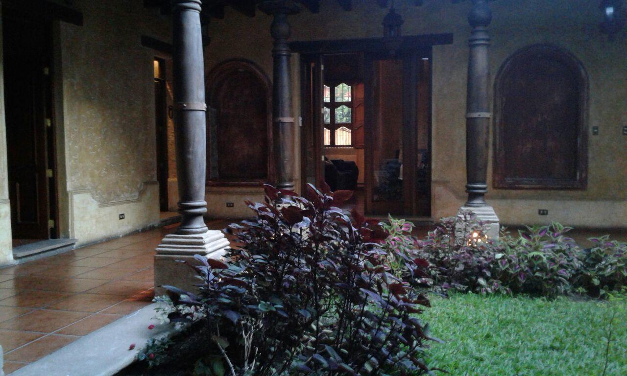 Bed and Breakfast La Casa De La Alameda Антигуа-Гватемала Экстерьер фото