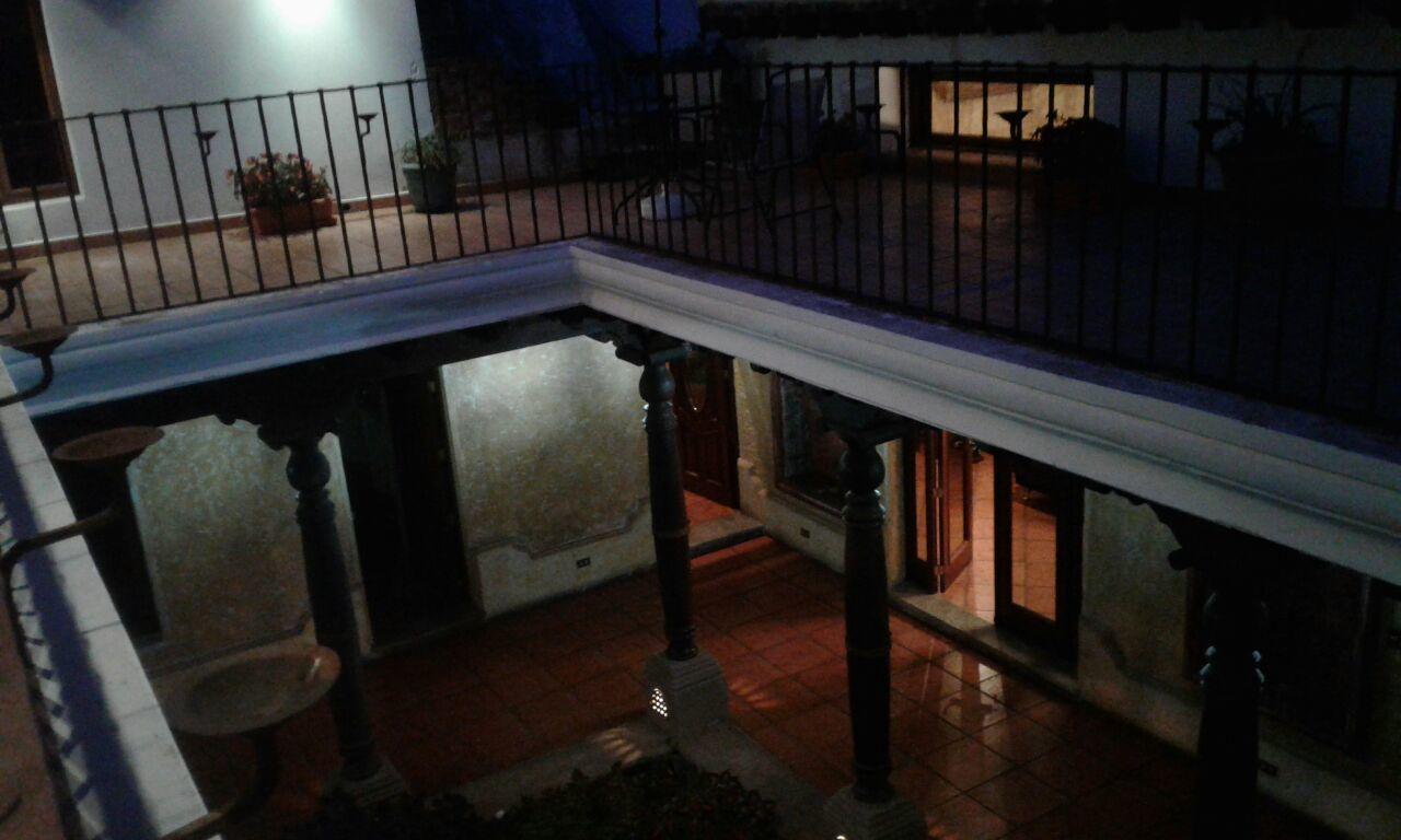 Bed and Breakfast La Casa De La Alameda Антигуа-Гватемала Экстерьер фото