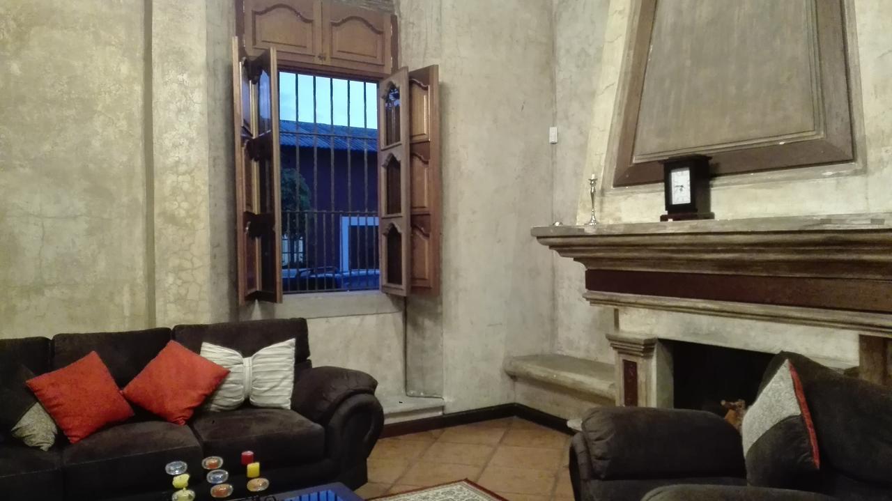 Bed and Breakfast La Casa De La Alameda Антигуа-Гватемала Экстерьер фото