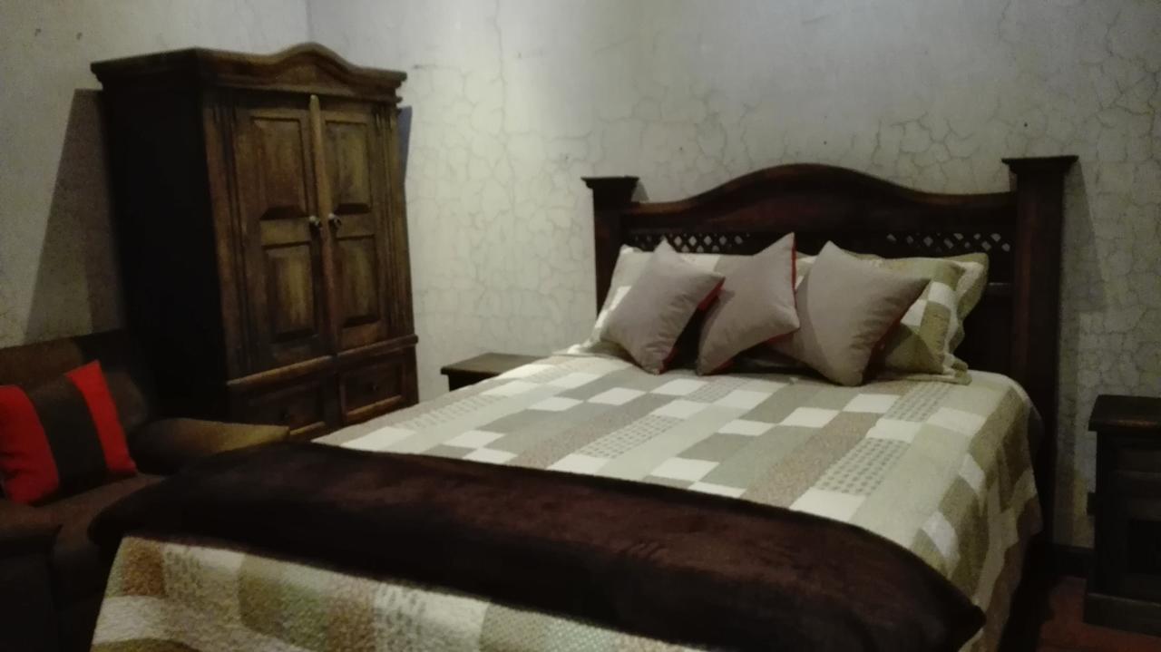 Bed and Breakfast La Casa De La Alameda Антигуа-Гватемала Экстерьер фото