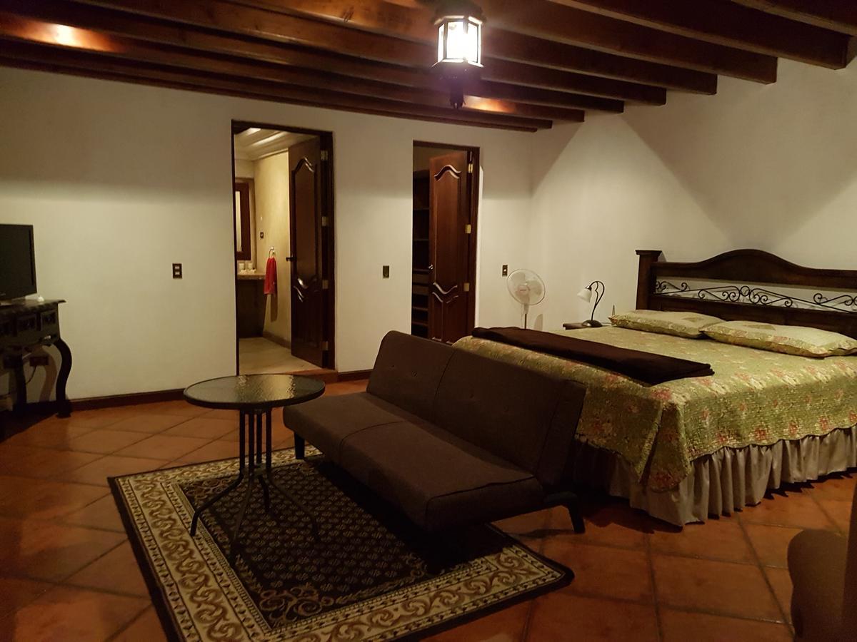 Bed and Breakfast La Casa De La Alameda Антигуа-Гватемала Экстерьер фото