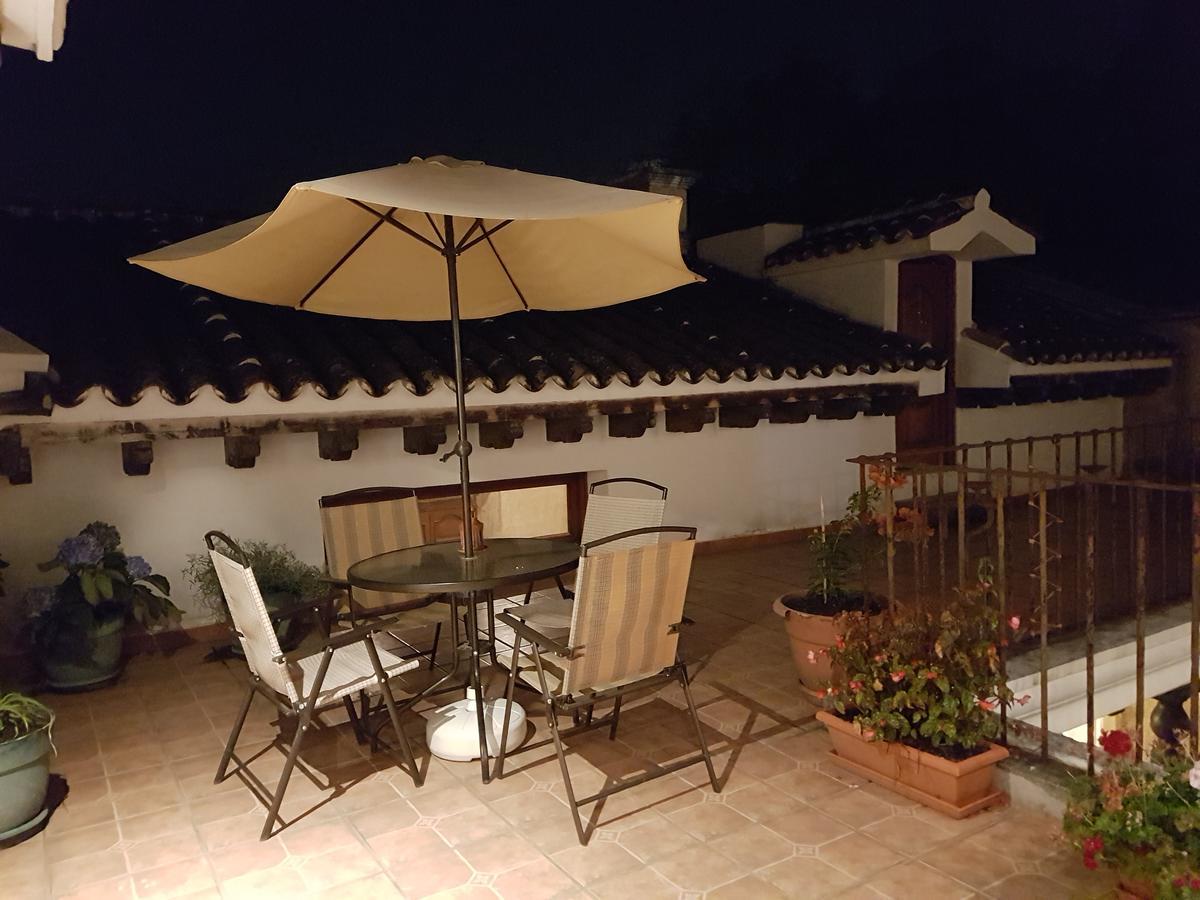 Bed and Breakfast La Casa De La Alameda Антигуа-Гватемала Экстерьер фото