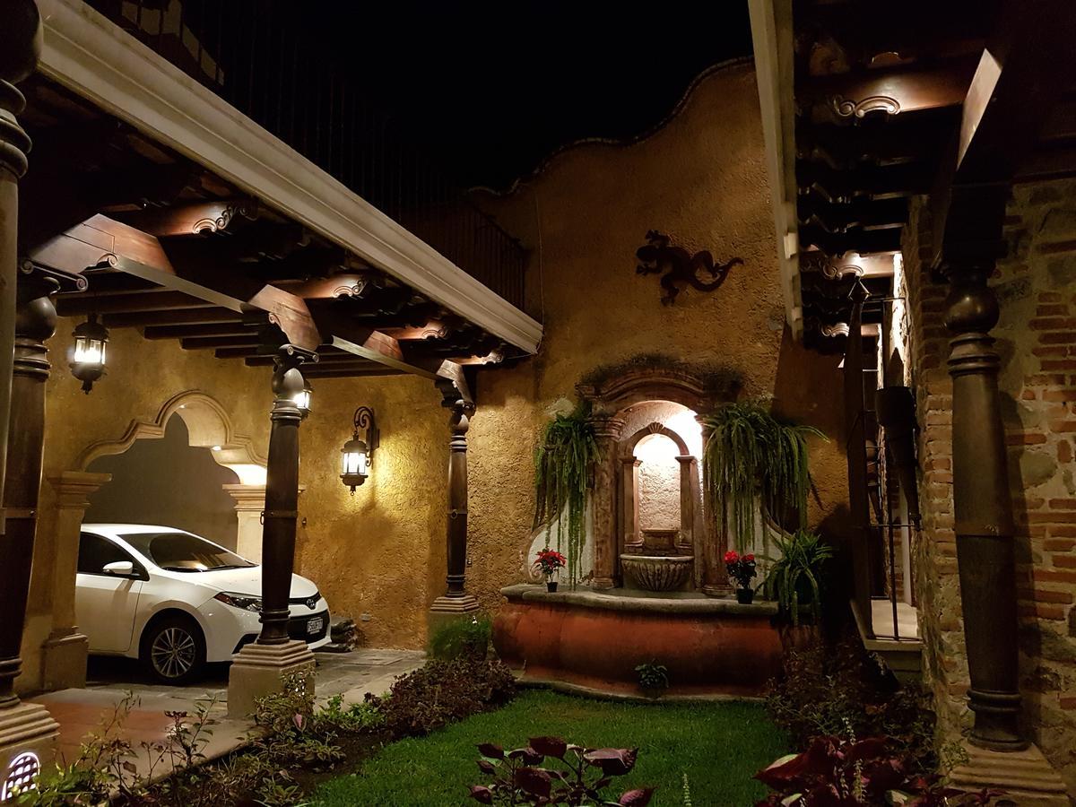 Bed and Breakfast La Casa De La Alameda Антигуа-Гватемала Экстерьер фото