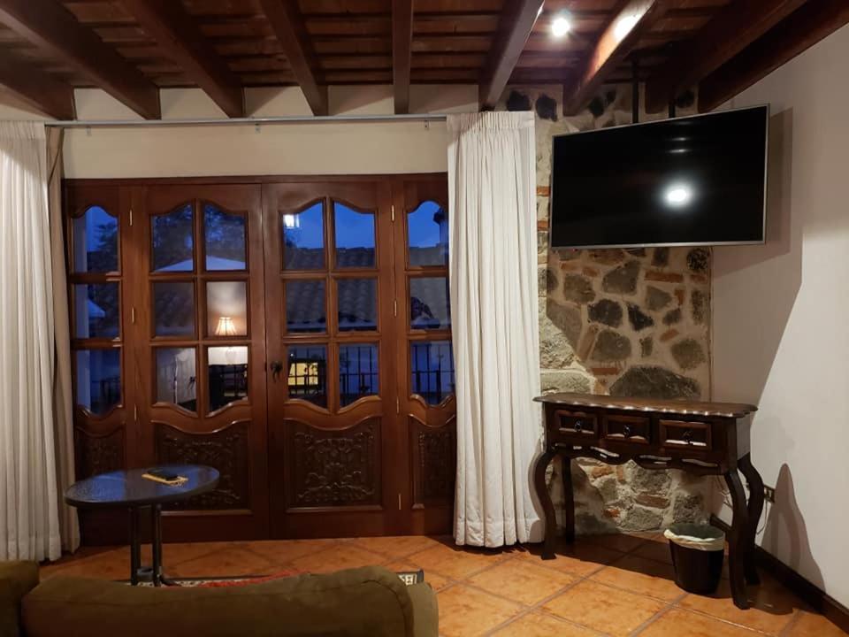 Bed and Breakfast La Casa De La Alameda Антигуа-Гватемала Экстерьер фото