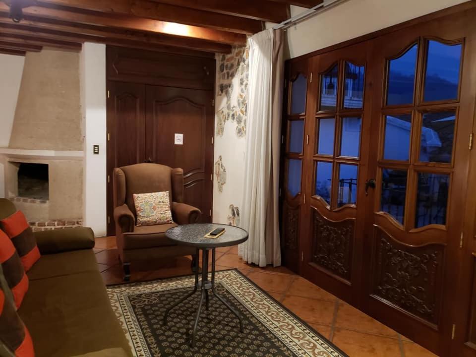 Bed and Breakfast La Casa De La Alameda Антигуа-Гватемала Экстерьер фото