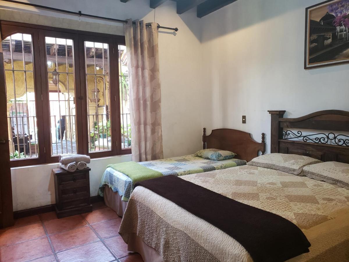 Bed and Breakfast La Casa De La Alameda Антигуа-Гватемала Экстерьер фото