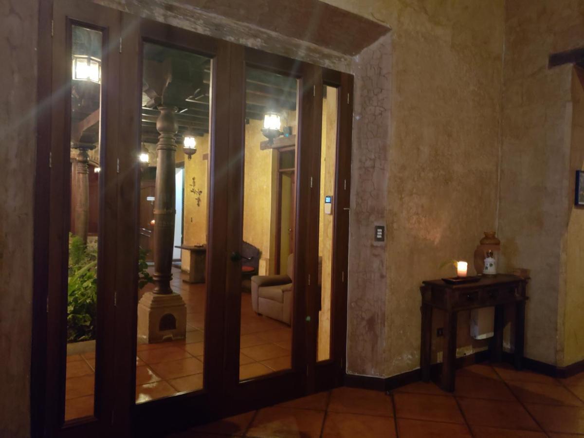 Bed and Breakfast La Casa De La Alameda Антигуа-Гватемала Экстерьер фото